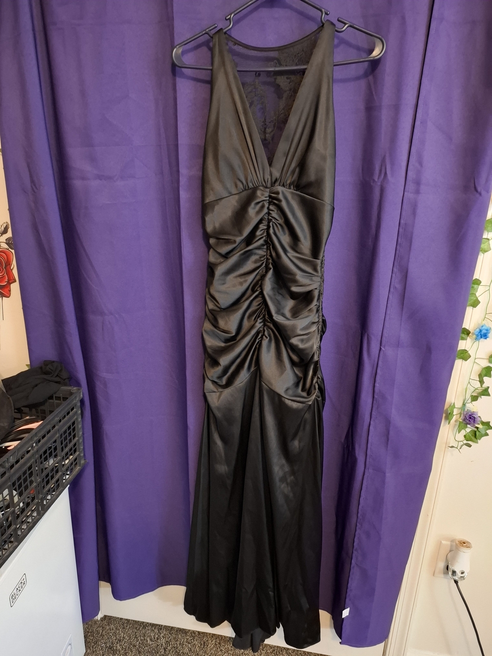 Jessica McClintock Black Ruched Satin VβNeck Prom Gown